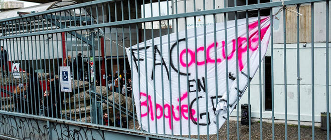 Students block access to Paris 1 Tolbiac University in Paris on March 29, 2018 during a demonstration against planned educations reforms and in support of the Paul Valery University students in the city of Montpellier where the principles of an 'unlimited blockade' was voted on by a general assembly. On March 27, 2018, the general assembly voted on the principles of an 'unlimited blockade', following violence by masked intruders towards striking students protesting the new rules for university entrance or the 'loi Vidal', in the amphitheatre of their faculty of Law last week.
