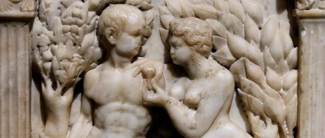 Sculpture repr&#233;sentant Adam et &#200;ve commetttant le p&#233;ch&#233; originel dans le jardin d'Eden, sur la fa&#231;ade d'une &#233;glise de Sienne, par Antonio Federighi (1420-1483).