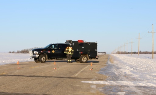 Un véhicule des secours près du lieu d'une collision entre un camion et un bus transportant une équipe de hockeyeurs dans la province canadienne de la Saskatchewan (ouest), le 7 avril 2018 © Kymber RAE AFP