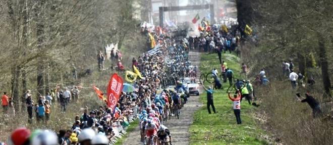 Paris-Roubaix: le Belge Michael Goolaerts dans un etat grave apres une chute