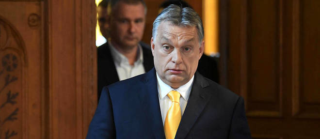 Le 10 avril, deux jours apr&#232;s la victoire de son parti, Viktor Orban s'appr&#234;te &#224; donner une conf&#233;rence de presse.