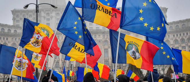 Des manifestations contre la corruption et contre la coalition au pouvoir ont eu lieu devant le Parlement roumain apr&#232;s les annonces du ministre de la Justice, le 6 mars dernier.