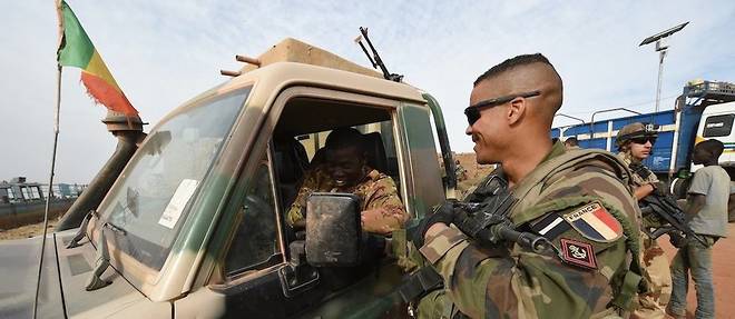 Des soldats de l'op&#233;ration Barkhane en patrouille dans le nord du Mali.