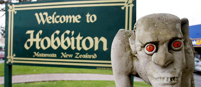 Une sculpture de Gollum en signe de bienvenue au village de Hobbitebourg, &#224; Matamata.