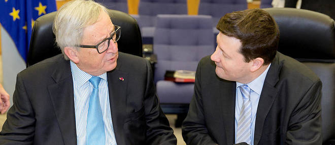 Jean-Claude Juncker a lui-m&#234;me donn&#233; une conf&#233;rence de presse pour annoncer la nomination de son ancien bras droit Selmayr. Une pratique inusit&#233;e.