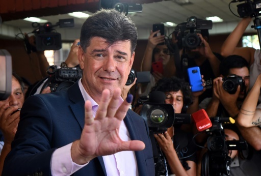 Le candidat à la présidentielle au Paraguay,Efrain Alegre, vote à Asuncion, le 22 avril 2018  © NORBERTO DUARTE                  AFP