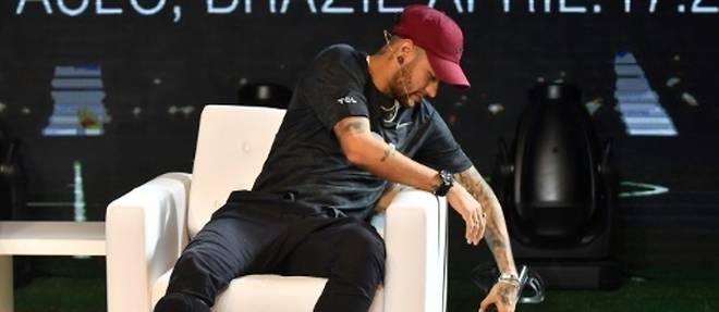 Paris SG: Neymar attendu a Paris en mai, selon des medias