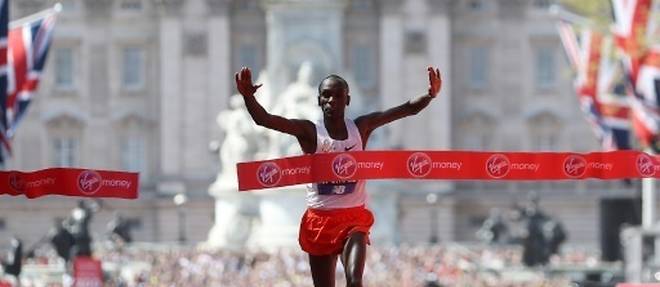 Marathon de Londres: Kipchoge vainqueur, Farah sur le podium