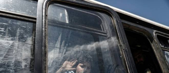 Syrie: des rebelles evacues pres de Damas en route pour la region d'Afrine