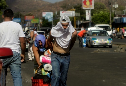Nicaragua: le president fait marche arriere apres des manifestations meurtrieres