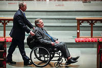 &Eacute;tats-Unis&nbsp;: George H. W. Bush hospitalis&eacute; au lendemain des obs&egrave;ques de son &eacute;pouse