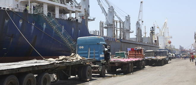 Des installations portuaires de Conakry.