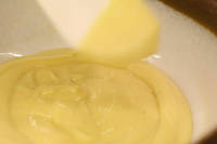 Le chef 2 etoiles du Grand Restaurant a Paris vous devoile la recette de sa mayonnaise ultra-light.
(C)Pauline Tissot