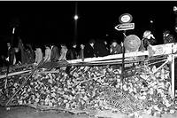 Barricade au Quartier latin durant la nuit du 10 au 11 mai 1968