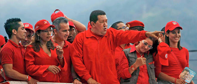 Hugo Ch&#225;vez (au centre) en&#160;campagne &#233;lectorale, &#224; Caracas, le&#160;22&#160;septembre 2010.