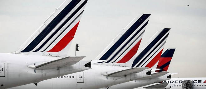 This picture taken on April 11, 2018 shows Air France planes at Paris Charles de Gaulle Airport in Roissy, north of Paris. / AFP PHOTO / Philippe LOPEZ