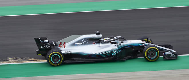 F1 Gp D Espagne Lewis Hamilton Seul Au Monde Automobile