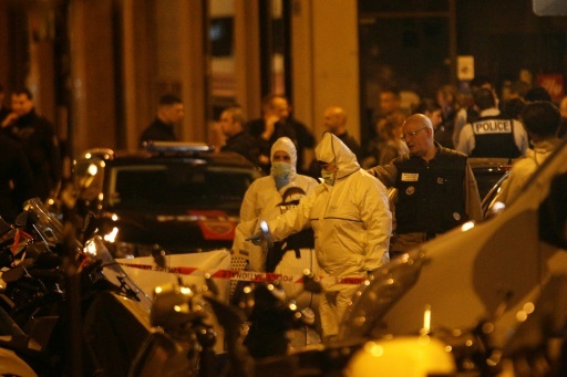 La police scientifique inspecte la rue Monsigny après l'attaque au couteau, à Paris le 12 mai 2018 © Geoffroy VAN DER HASSELT AFP