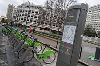  Avec l’arrivée des beaux jours, le manque de bicyclettes devient plus criant chaque jour à Paris. 