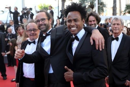 Des refugies a Cannes avec le "Robin des bois" des migrants Cedric Herrou