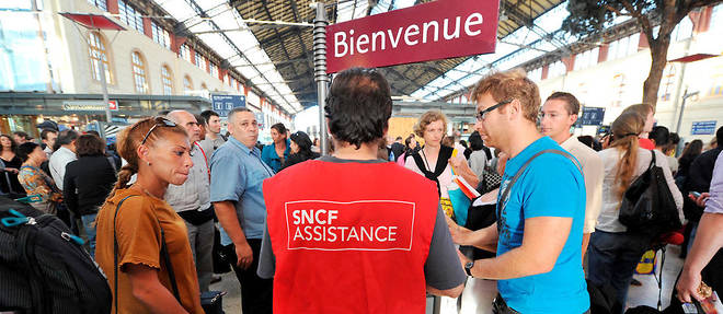 La SNCF va payer des heures suppl&#233;mentaires &#224; certains de ses cadres ayant accept&#233; de participer &#224; l&#8217;information des voyageurs pendant les jours de gr&#232;ve.
