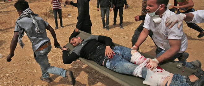 Palestinien bless&#233; &#224; Rafah, dans la bande de Gaza, pr&#232;s de la fronti&#232;re isra&#233;lienne, le 20 avril 2018.&#160;&#160;