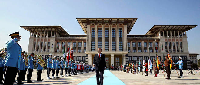 Imperator. Fastes et receptions en grande pompe pour le president turc, Recep Tayyip Erdogan, dans son palais d'Ankara, en 2017.