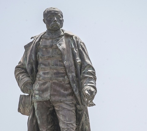 De Lille a Saint-Louis, la statue du general Faidherbe interroge le passe colonial de la France