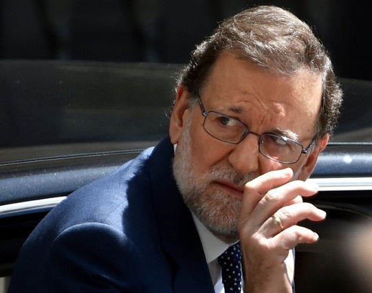 Corruption en Espagne: Rajoy assailli par l'opposition et ses allies