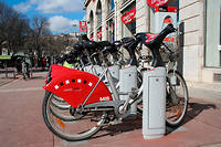  Les Vélo'v lyonnais connaissent un succès grandissant depuis 2005. 