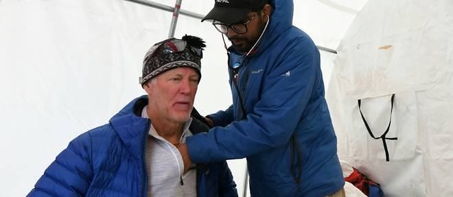 Sur l'Everest, la salle des urgences la plus elevee du monde