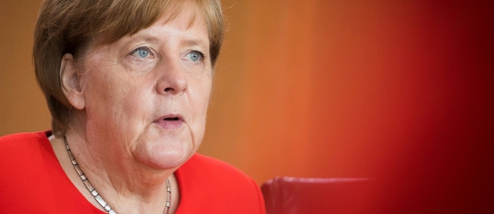 Angela Merkel lache du lest sur la zone euro