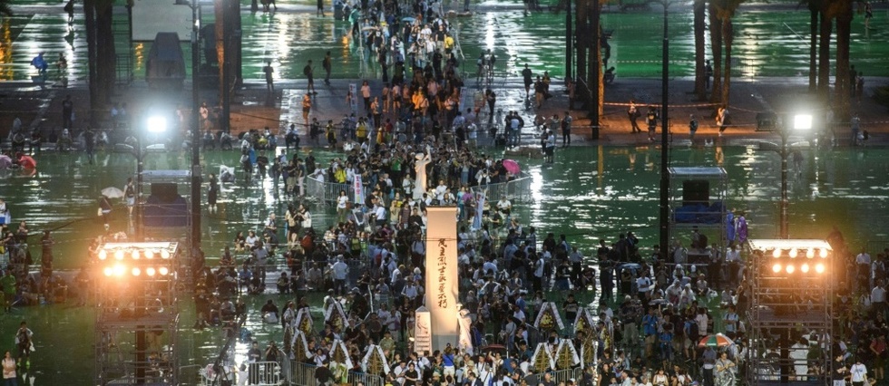 Veillee aux chandelles annuelle a Hong Kong en souvenir de Tiananmen