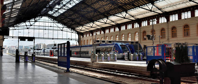 La mobilisation &#224; la SNCF a atteint son niveau le plus bas au 30e jour de gr&#232;ve, mercredi, avec 12,78 % de gr&#233;vistes recens&#233;s dans la matin&#233;e par la direction du groupe ferroviaire.