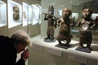  Des statues provenant du Bénin exposées au musée du Quai-Branly à Paris. 