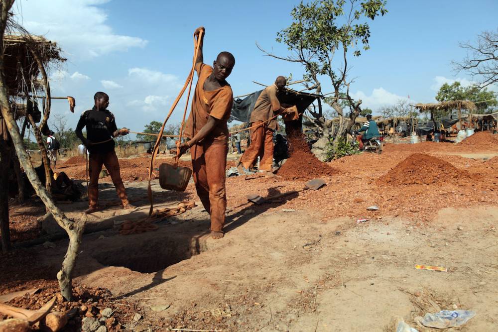 La mise en exploitation des mines de Fekola, de Syama et de Yanfolila devraient faire bondir la production aurifère industrielle qui représente le quart des recettes de l’État. ©  AFP/Sebastien Rieussec