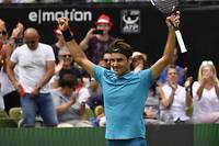  Roger Federer a remporté son 98e titre ce dimanche et en profite pour retrouver son fauteuil de numéro un mondial, à moins de deux semaines de Wimbledon.   ©THOMAS KIENZLE