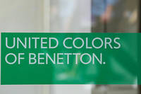 La campagne-choc de Benetton sur les migrants fait pol&eacute;mique