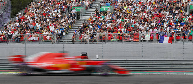 S&#233;bastian Vettel au volant de sa Ferrari sur le circuit du Castellet.
