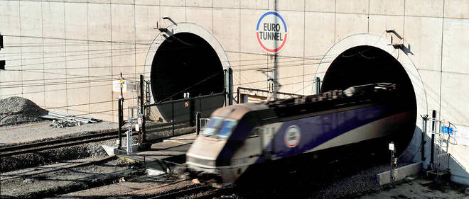 Aucun train n'est coinc&#233; sous le tunnel.