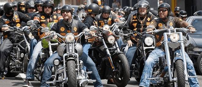 Harley-Davidson, c'est une culture du biker et de la route souvent prise en groupe sur le mode Easy Rider