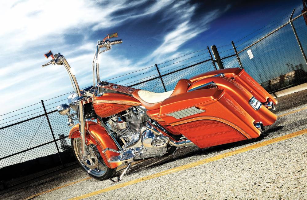 Harley-Davidson, c'est une culture du biker et de la route souvent prise en groupe sur le mode Easy Rider ©  DR