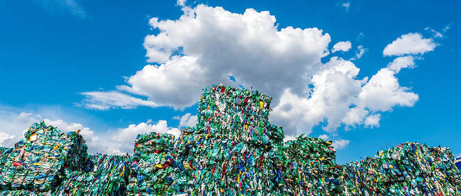 Balles de bouteilles en plastique recyclable en France. En Europe comme aux &#201;tats-Unis, les capacit&#233;s de recyclage ne pourront pas absorber les d&#233;chets que la Chine refuse d&#233;sormais d'importer.