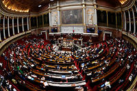  Le projet de loi portant « mesures d'urgence économiques et sociales » a été approuvé par 153 voix. 