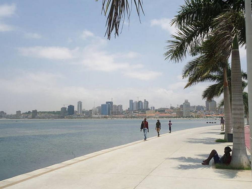 Bord de mer, à Luanda, capitale de l’Angola (ici en 2013). ©    Fabio Vanin/Wikimedia