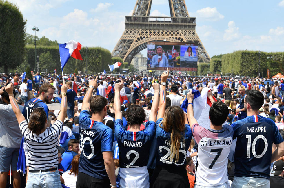 Football France 4 Croatie 2 Carte Postale Finale De La Coupe Du Monde 2018 Postcards Sports