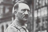  Hitler a donné un de ses premiers entretiens à des médias français à la  journaliste Titaÿna, début 1936.  