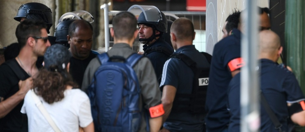 Paris : deux faux policiers braquent un cabinet de comptables et repartent  avec une montre de luxe