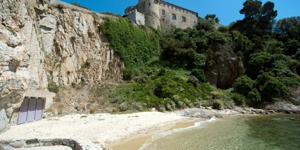 Avec Macron Le Fort De Bregancon Redevient L Elysee De L Ete Le Point