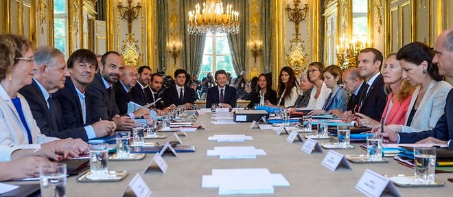Les ministres du gouvernement d'&#201;douard Philippe, r&#233;unis autour du pr&#233;sident Emmanuel Macron &#224; l'&#201;lys&#233;e en juin 2017.
